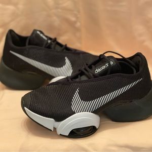 Like new 5.5 women’s Nike air zoom superrep 2